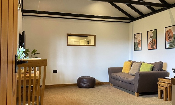 Runnymede Cabina | Ash lodge sleeps two people in a peaceful, private setting.