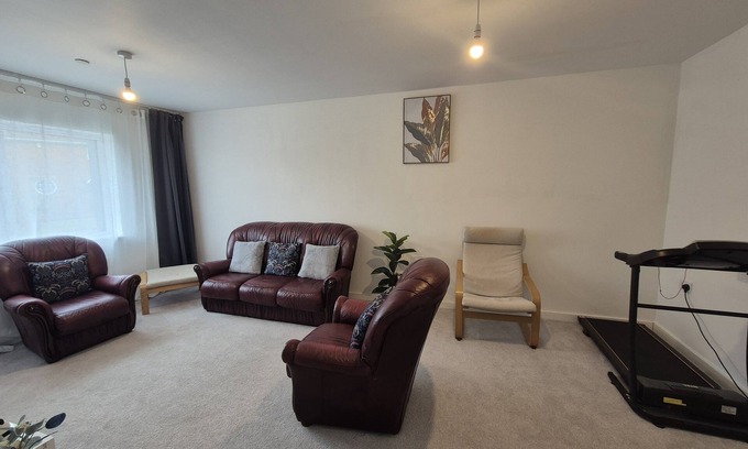 Wolverhampton Casa | Asher's house in Wolverhampton