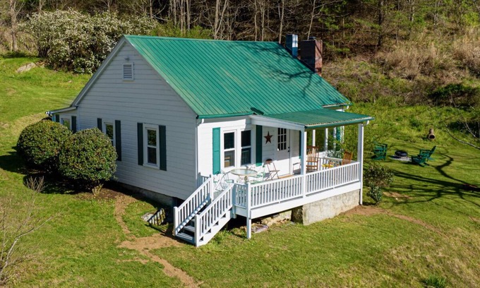 Mars Hill Casa | Asheville Countryside Home on 70 Acres