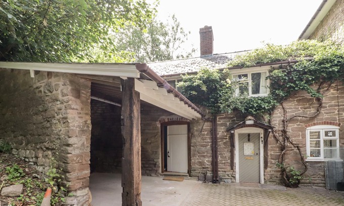 Ashford Bowdler Cabaña | ASHFORD MILL, romantic, character holiday cottage in Ludlow