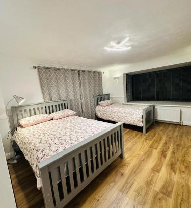 Milton Keynes Apartamento | Ashsons Cosy Studio Apartment Free Parking For Car or Small Van Only
