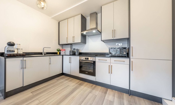 Staines Apartamento | Ashview 2 - Heathrow - Thorpe Park - Free Parking