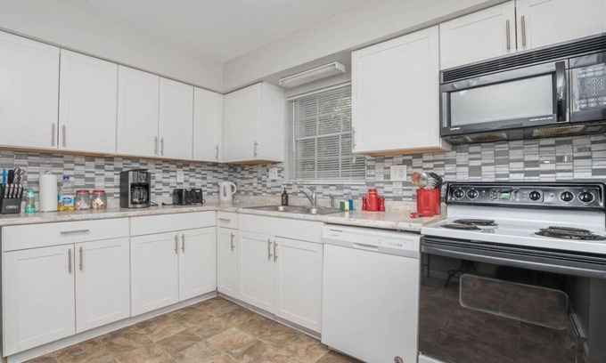 West Chester Casa | Ashwood Arbor 3 bedrooms 2 bath sleeps 8
