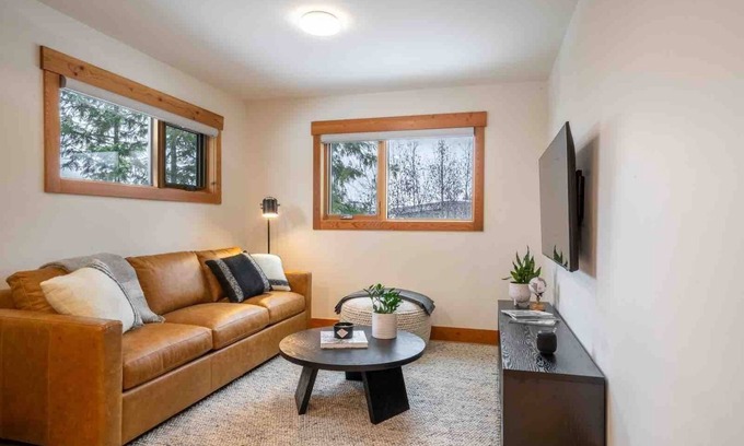 Revelstoke Apartamento | Aspen Adventure House - Luxury Suite - 2 minutes from Revelstoke Mountain Resort