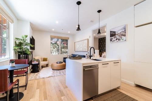 West End Casa | Aspen Hideaway by AvantStay Walk to Aspen Near Slopes Pool Hot Tub Access