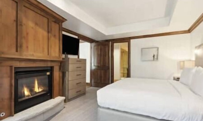 Downtown Complejo | Aspen Mountain Residences, Pool-Hot Tub, Fireplace