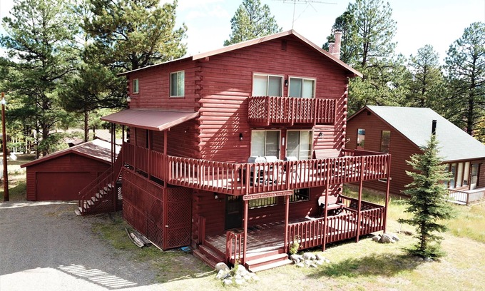 Ponderosa Pines Cabina | Aspen Retreat (casa de tres pisos en un vecindario bien establecido)