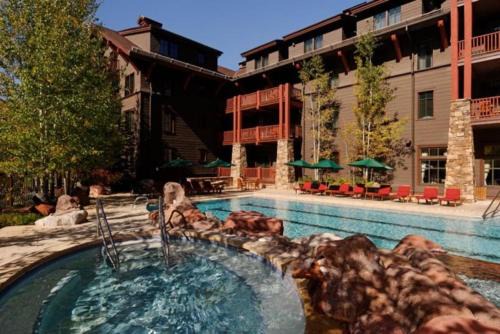 Aspen Apartamento | Aspen Ritz-Carlton 3 Bedroom Ski In, Ski Out Residence With Access To Slopeside Heated Pools And Hot Tubs