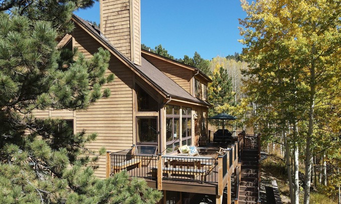 Golden Casa | Aspenhaus: A Secluded Mountain Home in Golden Gate Canyon