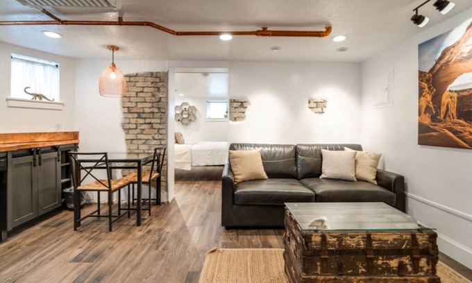 Central Business District Apartamento | Aspenwood Manor- Brand New Basement Apartment Inspired by Southern Utah
