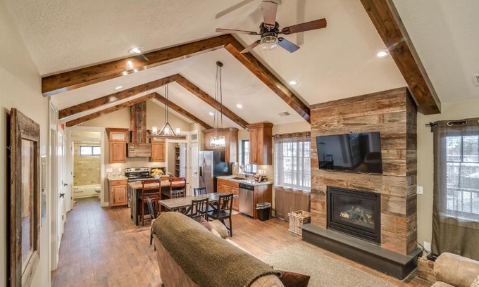 Central Business District Apartamento | Aspenwood Manor