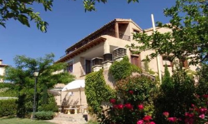 Asque Apartamento | casa con piscina, jardin, jacuzzi en Sierra de Guara, cerca del Pirineo Aragones