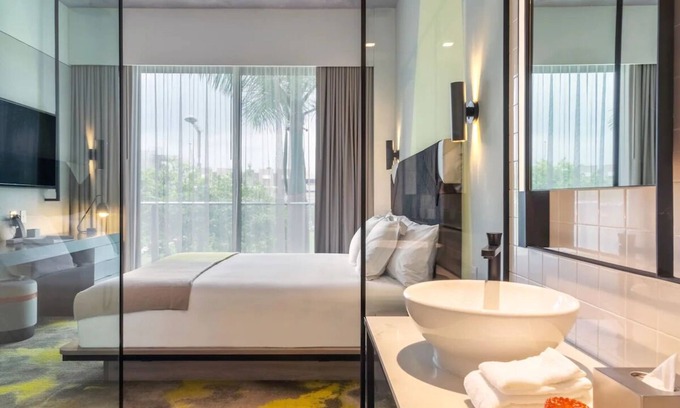 Midtown Hotel | Astonishing Executive Suite Near Miami Design District w/ Fitness Center