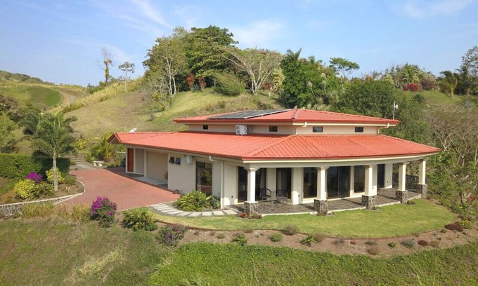 Tronadora Villa | Astounding Views of Lake Arenal and Arenal Volcano