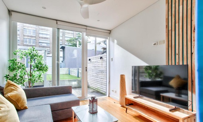 Surry Hills Casa | Astounding 3 Bedroom House Surry Hills 2 E-Bikes Included