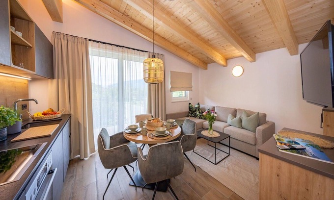 Bruck an der Grossglocknerstrasse Apartamento | Lovely apartment for 4 people with WIFI, TV, balcony, pets allowed and parking