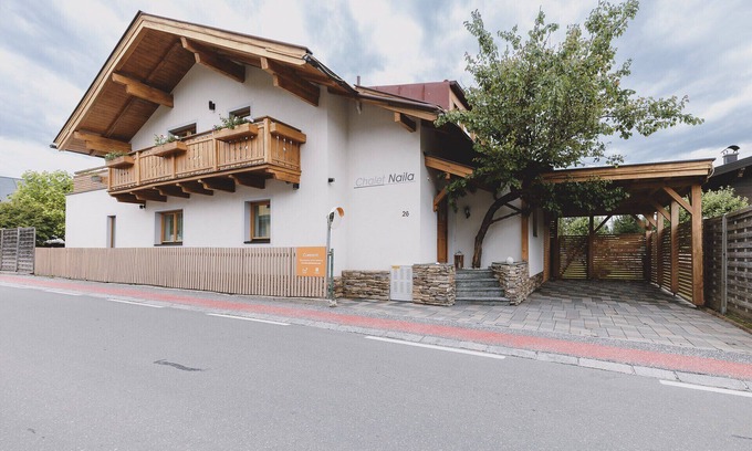 Bruck an der Grossglocknerstrasse Chalet De Esquí | Chalet Naila, Sauna & Garden