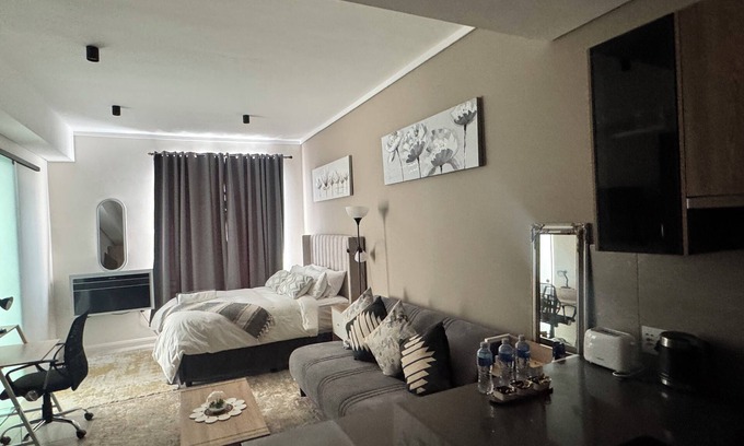Menlyn Apartamento | At Home@422 Trilogy Capital apartments Menlyn Maine. Your home away from home