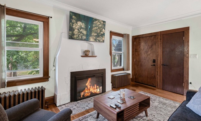 Prospect Park Apartamento | At Home Feel Apt Close to University and Tram Stop, Garage and Patio incl