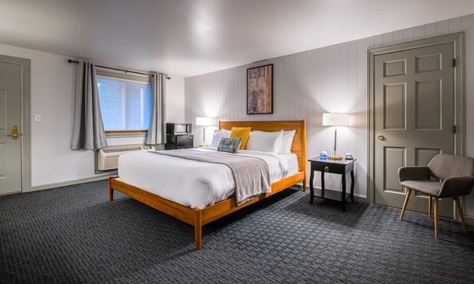 Peterborough Condominio | At Riverhouse you will find a home away from home!