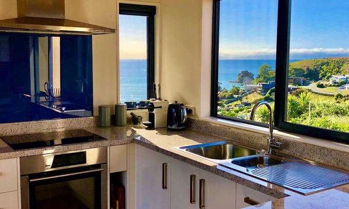 Kaiteriteri Casa | At Sea and Forest Views you will have beautiful views of both Little Kaiteriteri and the inland rang