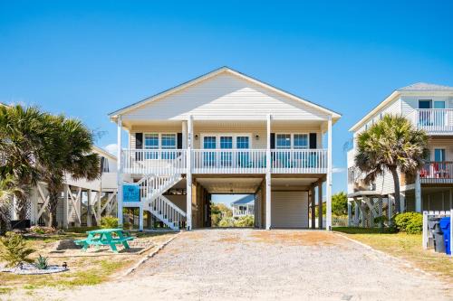 Long Beach Casa | At the Beach by Oak Island Accommodations