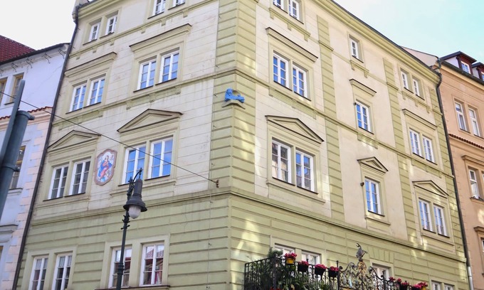 Mala Strana Apartamento | At the Blue Lion & Parking Assistance
