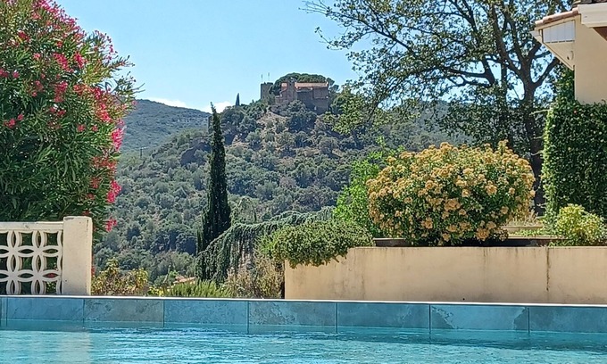 Corbere Casa | EN EL CASTILLO DE O LE CASTEL