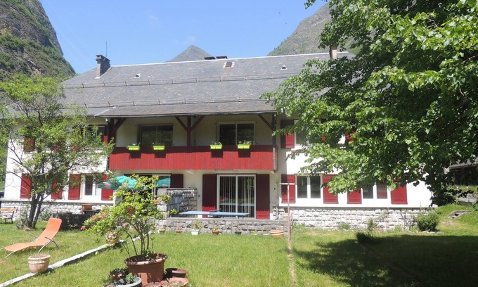 Gavarnie-Gedre Apartamento | En la puerta de la casa de circo de Gavarnie / Troumouse / Estaubé 8 personas ven la montaña
