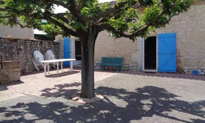 Parnac Casa | At the end of the village...