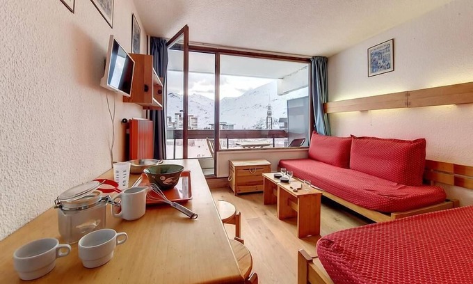 Les Menuires Apartamento | At the foot of shops, 5th floor, view ski slopes, balcony, tv, ski locker, 24m², Les Menuires