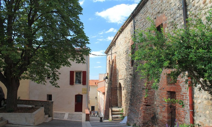 Elne Casa | A los pies de la catedral, casa de pueblo renovada solo para ti 2