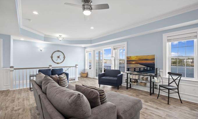 Chincoteague Casa | At the Water's Edge - is there anywhere you'd rather be?!