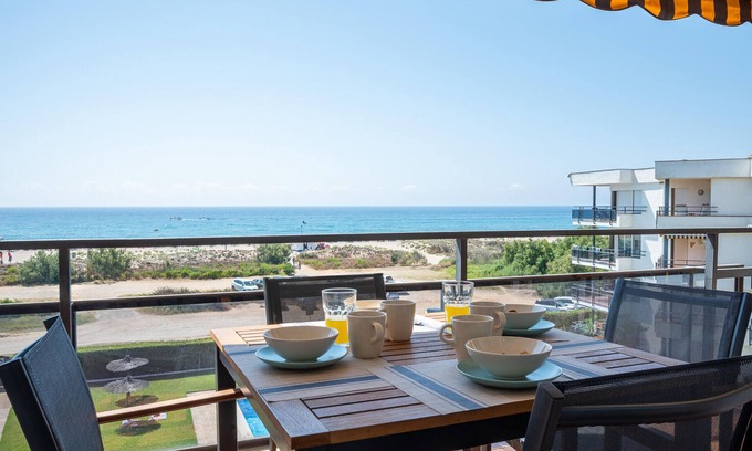 Creixell Apartamento | AT036 CONSTELACIÓN: Apartamento delante de la playa, con piscina, A/A, wifi y parking