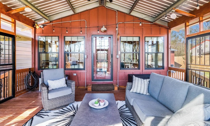 Atchafalaya Cabaña | Atchafalaya River Cabin Sleeps 7