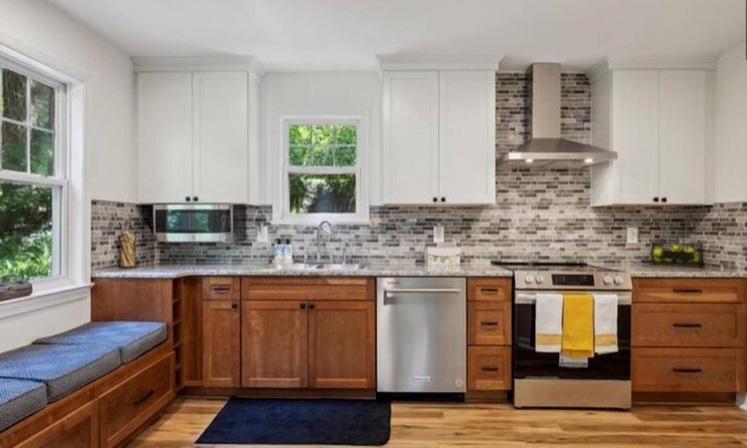 Malvern Casa | Atelier de Leiper is a Malvern 3 bedroom Bungalow on 1/3 acre