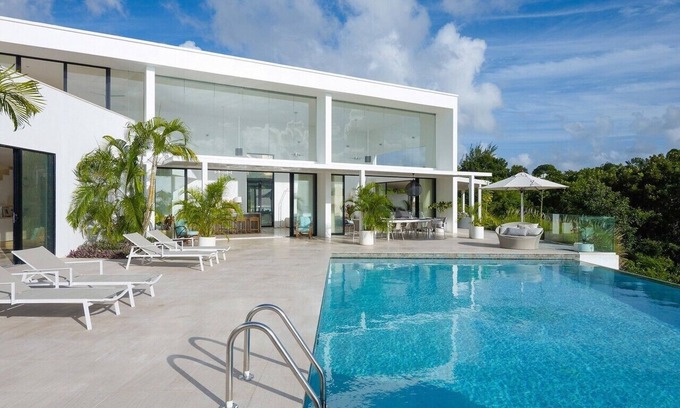 Weston Villa | Atelier House by Fantasia Villas