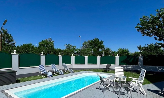 Wittau Apartamento | Atemberaubendes Apartment mit Pool
