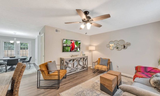 Austell Casa | ATH - Austell - 2BR - Pet Friendly - Fenced (2304)