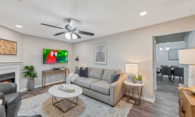 Woodstock Casa | ATH - Downtown Woodstock Luxury - Walk to Cherokee Amphitheater (1/4 mile) 4 Bedroom