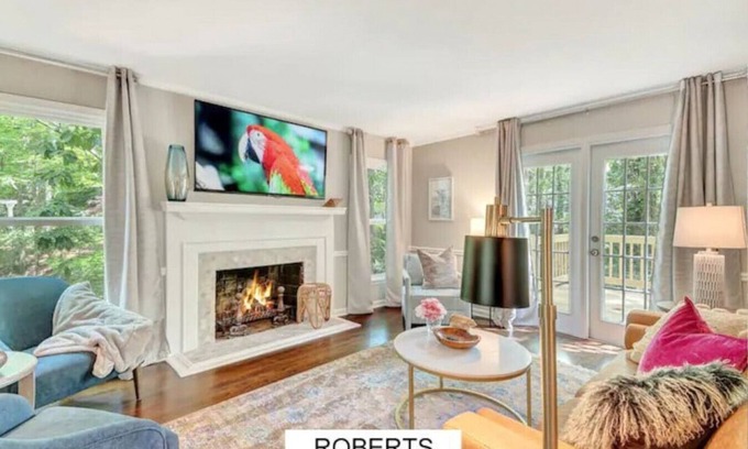 Dunwoody Casa | ATH - Sleeps 6 - 3 Beds Pet Friendly - Roberts