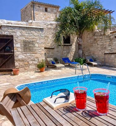 Skarinou Apartamento | Athena's Pool Oasis