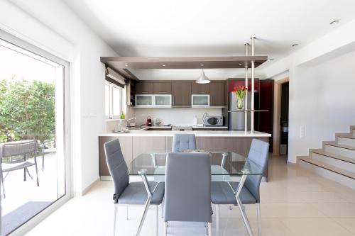 Vari Casa | Athenian Riviera Maisonette, Varkiza, 7min walk from Beach Park