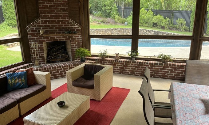 Athens Casa | Athens Ga Gameday and Graduation Retreat - Close to Everything!