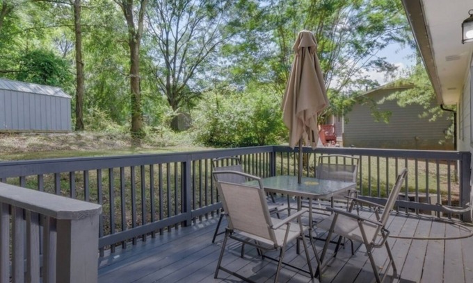 Athens Casa | Athens home w/Deck-Near Sanford Stadium!!!