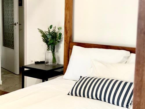 Nea Ionia Apartamento | Athens OAKA Apt 2 Baths, Parking, Kitchen