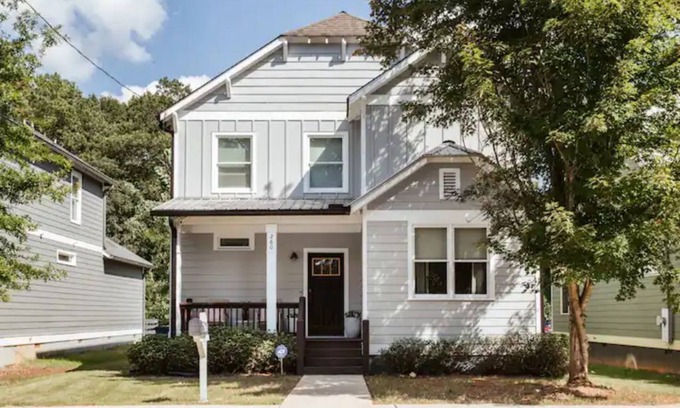 Athens Casa | Athens Spacious 4B/2.5B - 1 Mile to Downtown