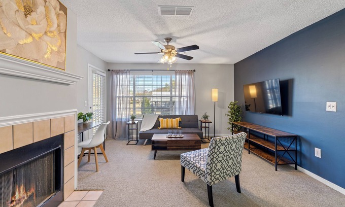 Athens Apartamento | Athens Stay near UGA, Pool + Gym & Bear Hollow Zoo, Sleeps 8.