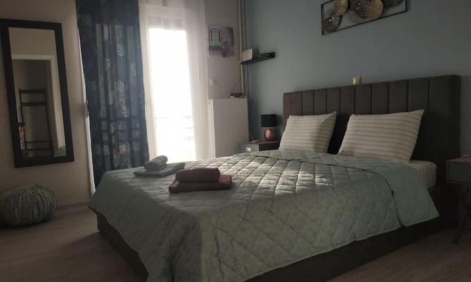 Chaidari Apartamento | Athens view apartment near Metro station Agia Marina
