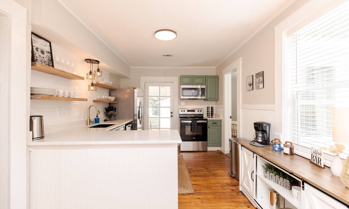 Perry Casa | AtHome+1 | Southern 3BR Charm | Perry Fairgrounds